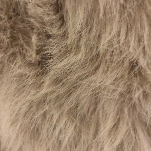 Faux fur vest - Picture 3 of 5